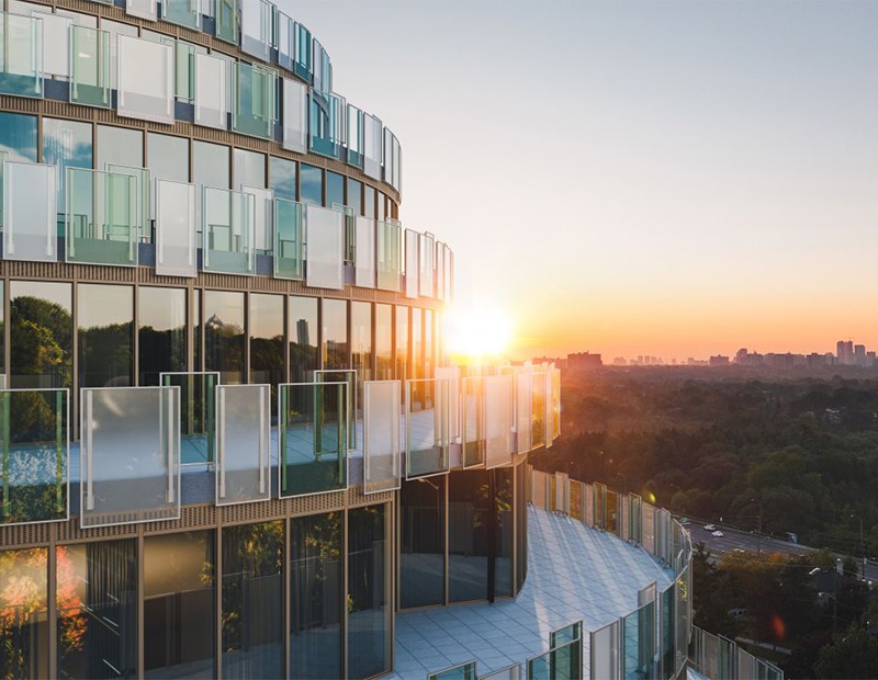 636-686 Finch Ave E Building Rendering with Balconies at Sunset